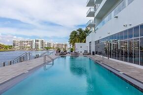 Hyde Beach House Luxury Condo-resort 2 Bedroom Condo by Redawning