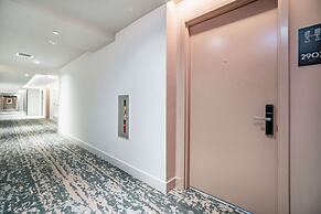 Hyde Beach House Luxury Condo-resort 2 Bedroom Condo by RedAwning