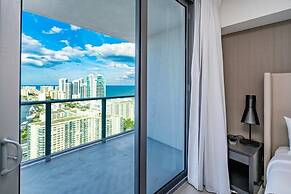 Hyde Beach House Luxury Condo-resort 2 Bedroom Condo by RedAwning