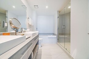 Hyde Beach House Luxury Condo-resort 2 Bedroom Condo by RedAwning