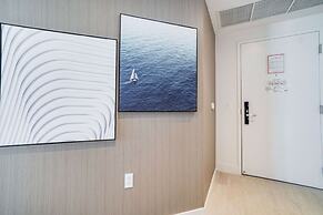 Hyde Beach House Luxury Condo-resort 2 Bedroom Condo by RedAwning