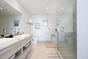 Hyde Beach House Luxury Condo-resort 2 Bedroom Condo by RedAwning