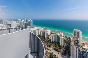 Hyde Beach House Luxury Condo-resort 2 Bedroom Condo by RedAwning