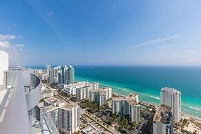 Hyde Beach House Luxury Condo-resort 2 Bedroom Condo by RedAwning