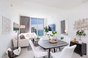 Hyde Beach House Luxury Condo-resort 2 Bedroom Condo by RedAwning