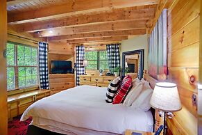 Tree Top Lodge - Gorgeous Lake Cabin With Hot Tub & Magnificent Views 
