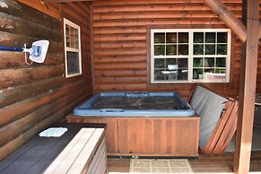 Tree Top Lodge - Gorgeous Lake Cabin With Hot Tub & Magnificent Views