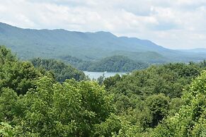 Tree Top Lodge - Gorgeous Lake Cabin With Hot Tub & Magnificent Views