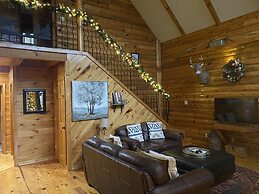 Tree Top Lodge - Gorgeous Lake Cabin With Hot Tub & Magnificent Views