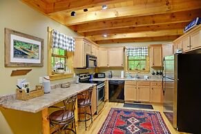 Tree Top Lodge - Gorgeous Lake Cabin With Hot Tub & Magnificent Views