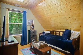 Tree Top Lodge - Gorgeous Lake Cabin With Hot Tub & Magnificent Views