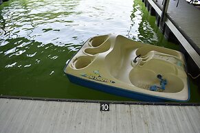 Tree Top Lodge - Gorgeous Lake Cabin With Hot Tub & Magnificent Views