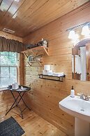 Tree Top Lodge - Gorgeous Lake Cabin With Hot Tub & Magnificent Views