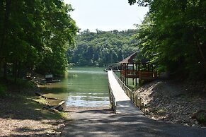 Tree Top Lodge - Gorgeous Lake Cabin With Hot Tub & Magnificent Views