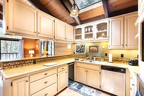 Beautiful 4-Bedroom Contemporary Mountain Home in Northstar by RedAwni