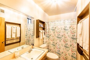 Beautiful 4-Bedroom Contemporary Mountain Home in Northstar by RedAwni