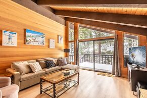 Beautiful 4-Bedroom Contemporary Mountain Home in Northstar by RedAwni