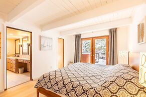 Beautiful 4-Bedroom Contemporary Mountain Home in Northstar by RedAwni