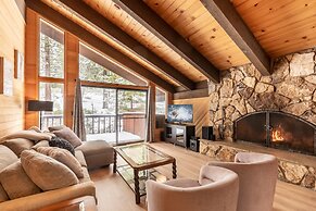 Beautiful 4-bedroom Contemporary Mountain Home 4 Condo by Redawning