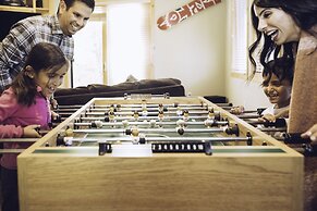 Beautiful 4-Bedroom Contemporary Mountain Home in Northstar by RedAwni