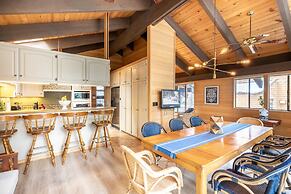 Beautiful 4-Bedroom Contemporary Mountain Home in Northstar by RedAwni