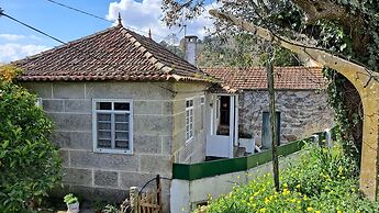 Charming 2-bed Cottage in Santa Marinha do Zezere