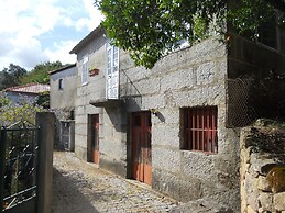 Charming 2-bed Cottage in Santa Marinha do Zezere