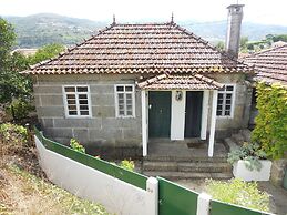 Charming 2-bed Cottage in Santa Marinha do Zezere