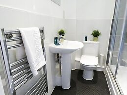 Tudors eSuites Two Bedroom & Balcony