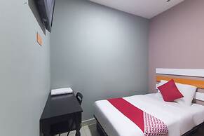 OYO 90296 Red Orange Hotel Port Klang