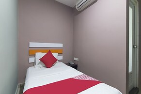 OYO 90296 Red Orange Hotel Port Klang