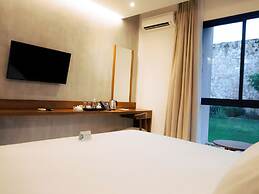 Kambaniru Beach Hotel & Resort