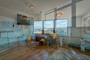 2 Bedroom Central Apartment With Parking