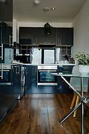 2 Bedroom Central Apartment With Parking