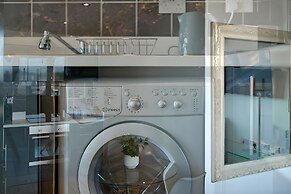 2 Bedroom Central Apartment With Parking