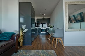 2 Bedroom Central Apartment With Parking