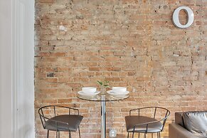 RESTAURANT on site. Walk to everything by RedAwning