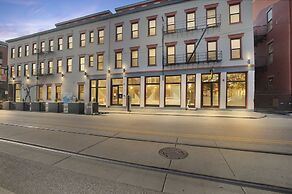 RESTAURANT on site. Walk to everything by RedAwning