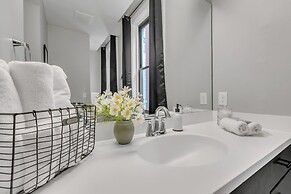 RESTAURANT on site. Walk to everything by RedAwning