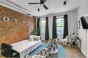 RESTAURANT on site. Walk to everything by RedAwning