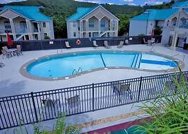 Dog-Friendly Quiet Cove Condo with Pool by RedAwning