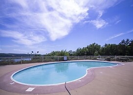 Dog-Friendly Quiet Cove Condo with Pool by RedAwning