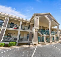 Dog-Friendly Quiet Cove Condo with Pool by RedAwning