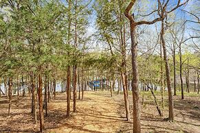 Dog-Friendly Quiet Cove Condo with Pool by RedAwning