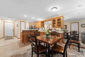 Dog-Friendly Quiet Cove Condo with Pool by RedAwning