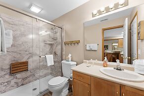 Dog-Friendly Quiet Cove Condo with Pool by RedAwning