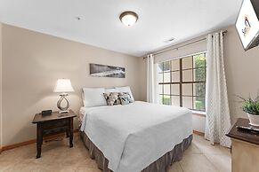 Dog-Friendly Quiet Cove Condo with Pool by RedAwning