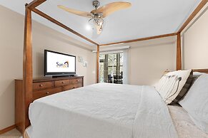 Dog-Friendly Quiet Cove Condo with Pool by RedAwning