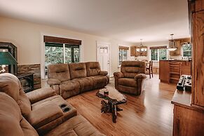 22mbr - Wi-fi - Fireplace - Pets Ok - Sleeps 8 4 Bedroom Cabin by Reda