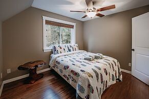 22mbr - Wi-fi - Fireplace - Pets Ok - Sleeps 8 4 Bedroom Cabin by Reda